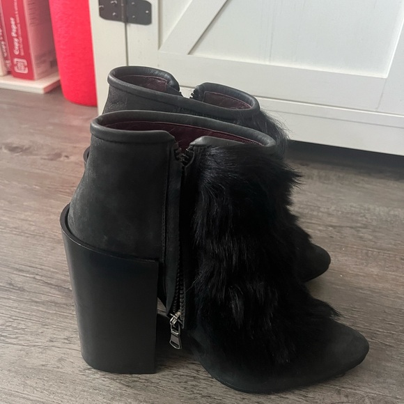 Acne Studios Boots Women’s 39 Fur Ankle Pointed Trill Booties - Picture 2 of 6